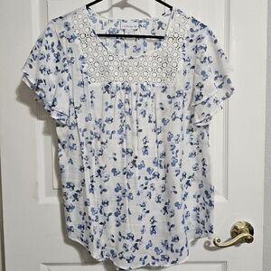 Liz Claiborne M white floral blouse
